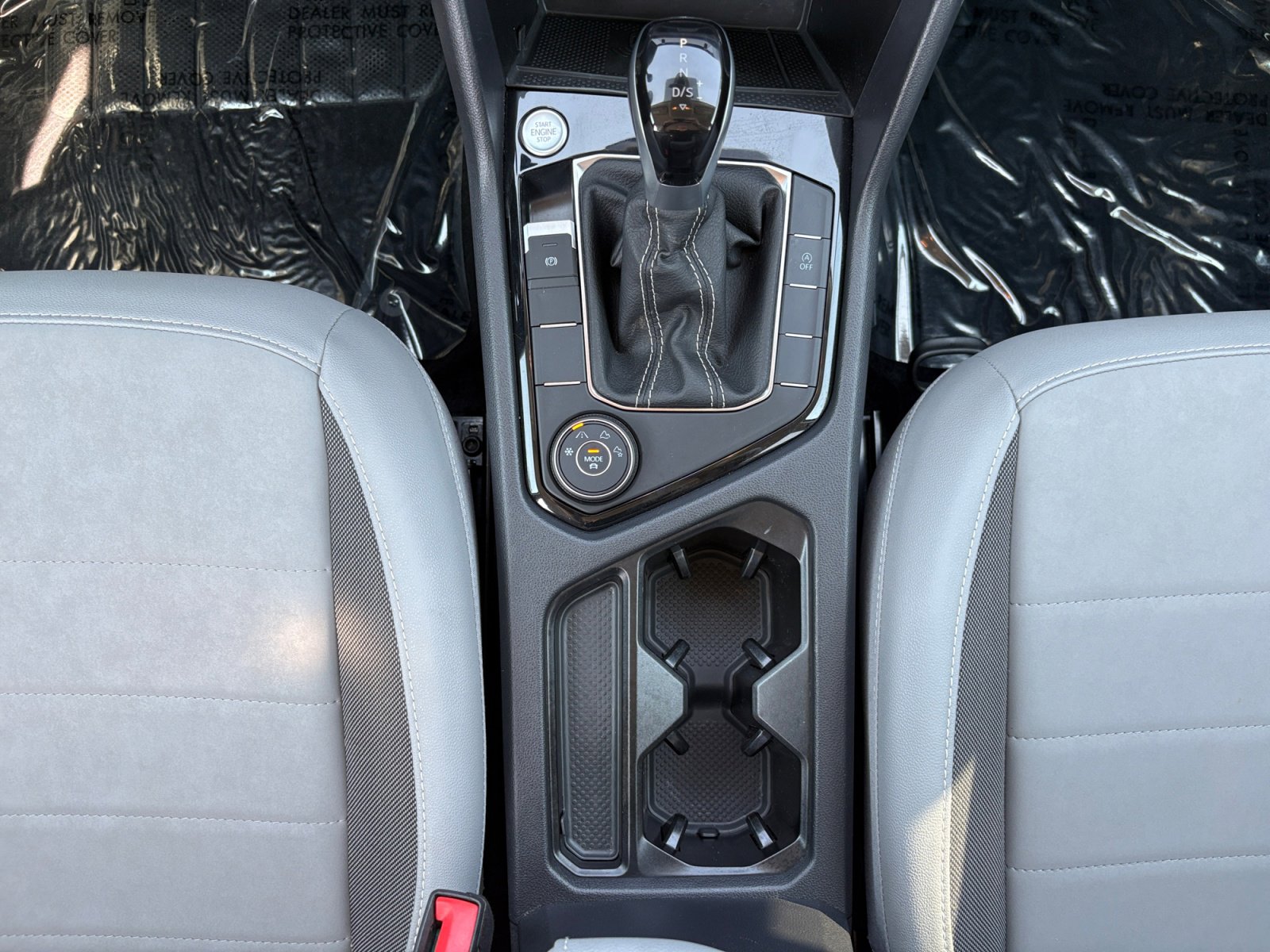 Used 2024 Volkswagen Taos SE image 9