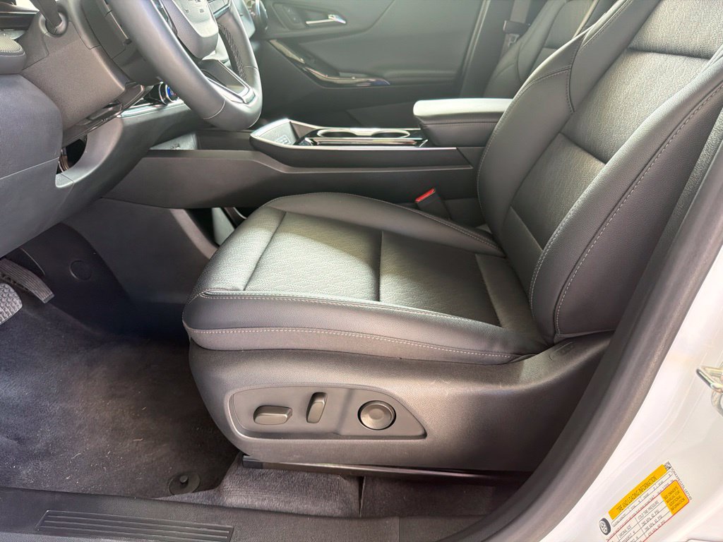 Used 2025 Chevrolet Equinox LT w/ Convenience Package II AWD/4WD image 13