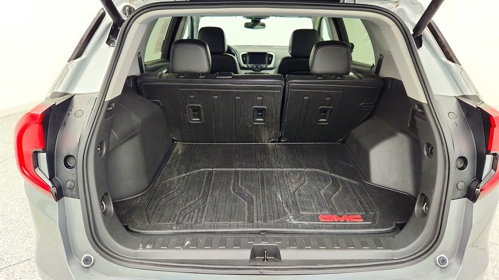 Used 2023 GMC Terrain SLT w/ Tech Package image 21