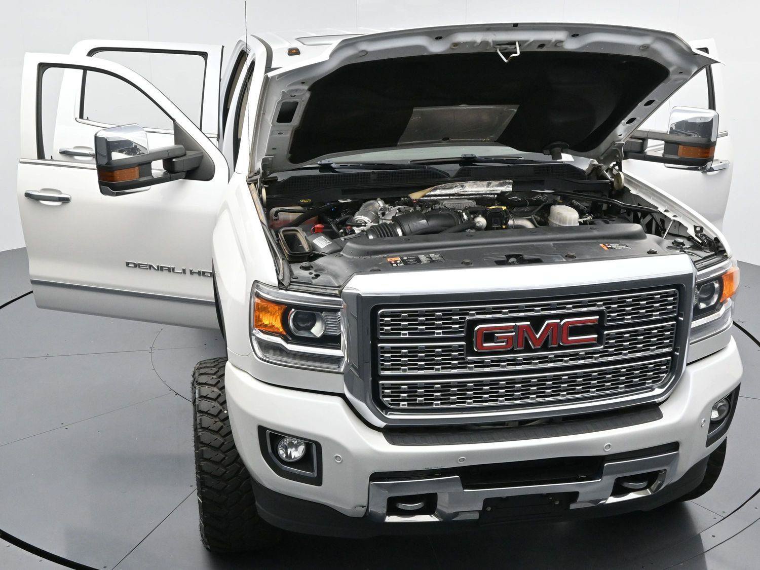 Used 2019 GMC Sierra 2500 Denali w/ Duramax Plus Package AWD/4WD image 43