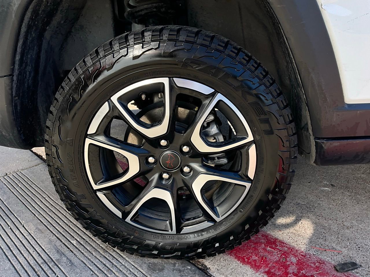 Used 2025 Jeep Compass Trailhawk image 9