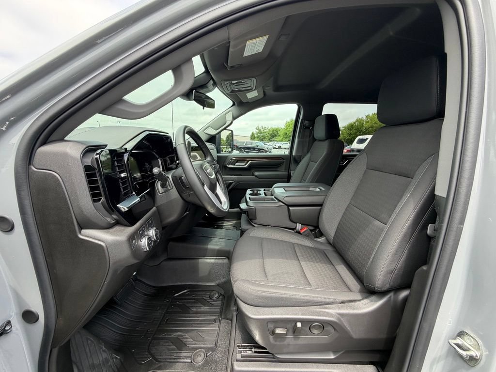 Used 2024 GMC Sierra 2500 SLE w/ SLE Value Package AWD/4WD image 2