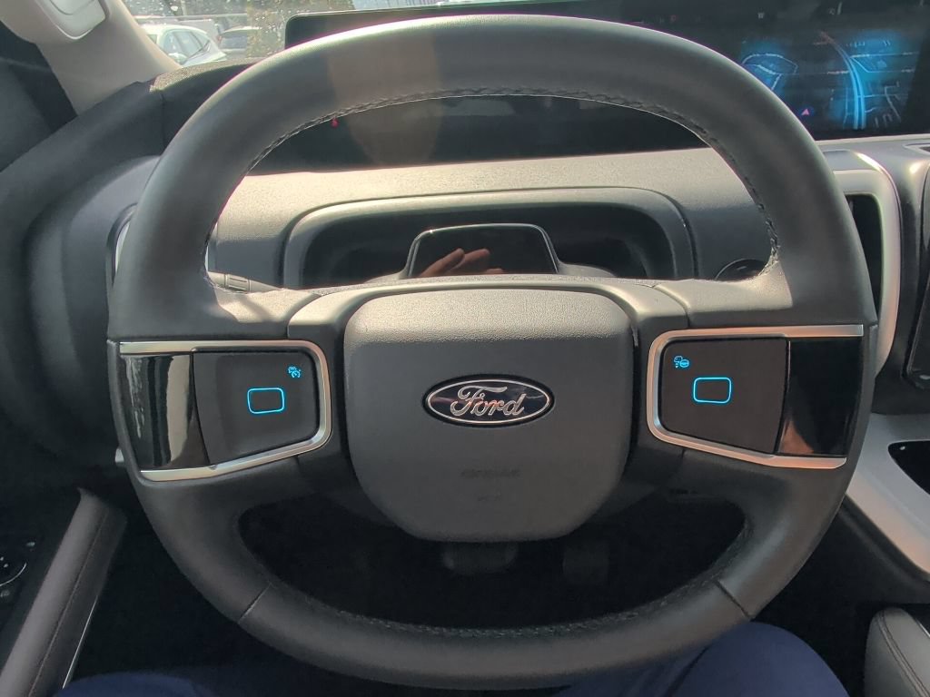 Used 2025 Ford Expedition Max Active RWD image 16