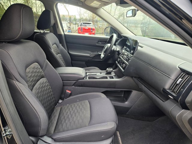 Used 2024 Nissan Pathfinder S image 18