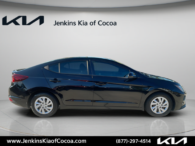 Used 2020 Hyundai Elantra SE w/ Cargo Package (C1) FWD image 3