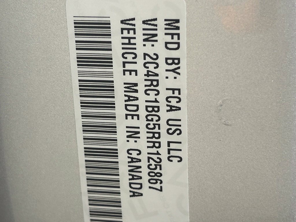 Used 2024 Chrysler Pacifica Touring-L FWD image 39