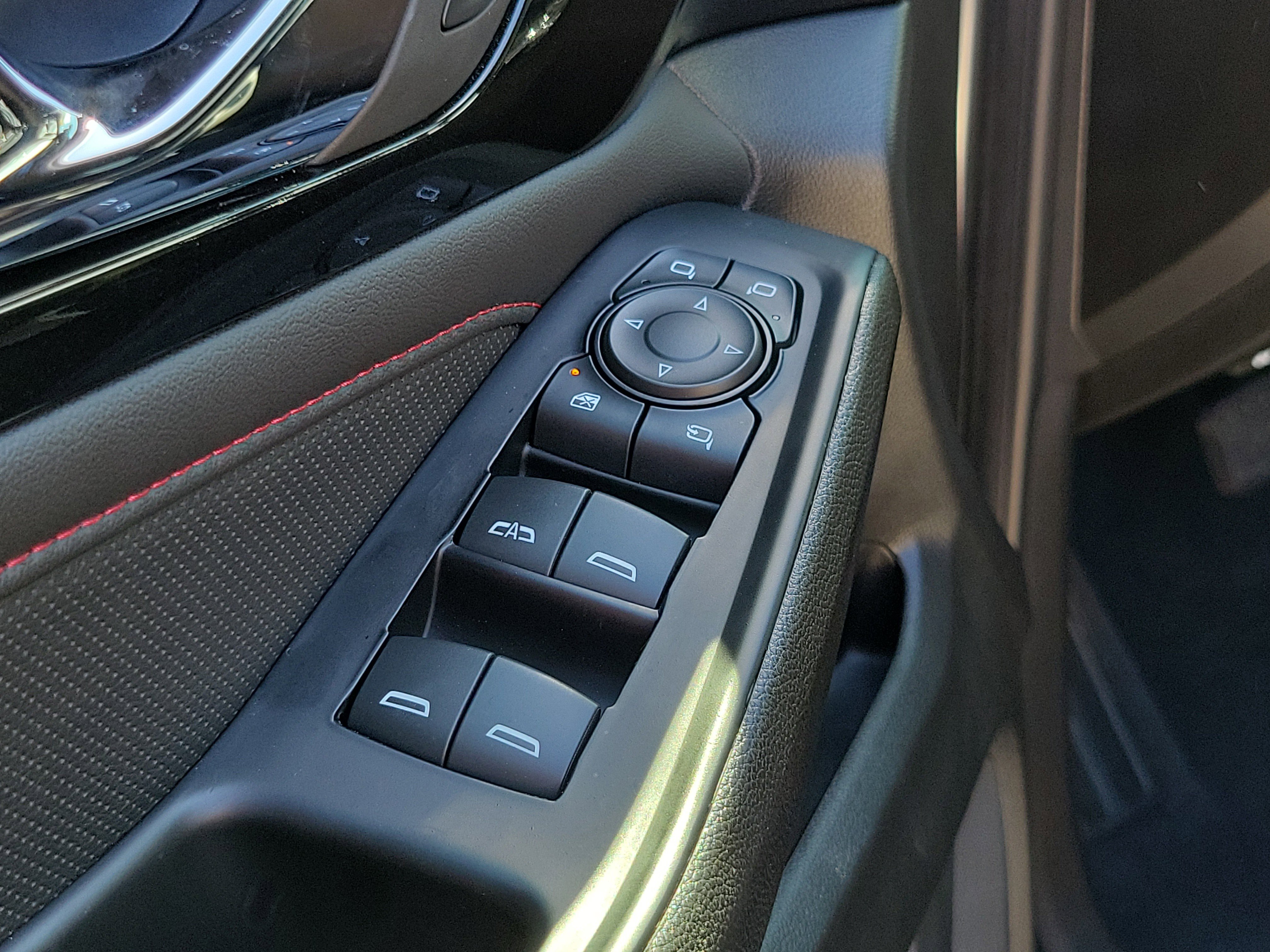 Used 2023 Chevrolet Traverse RS image 17