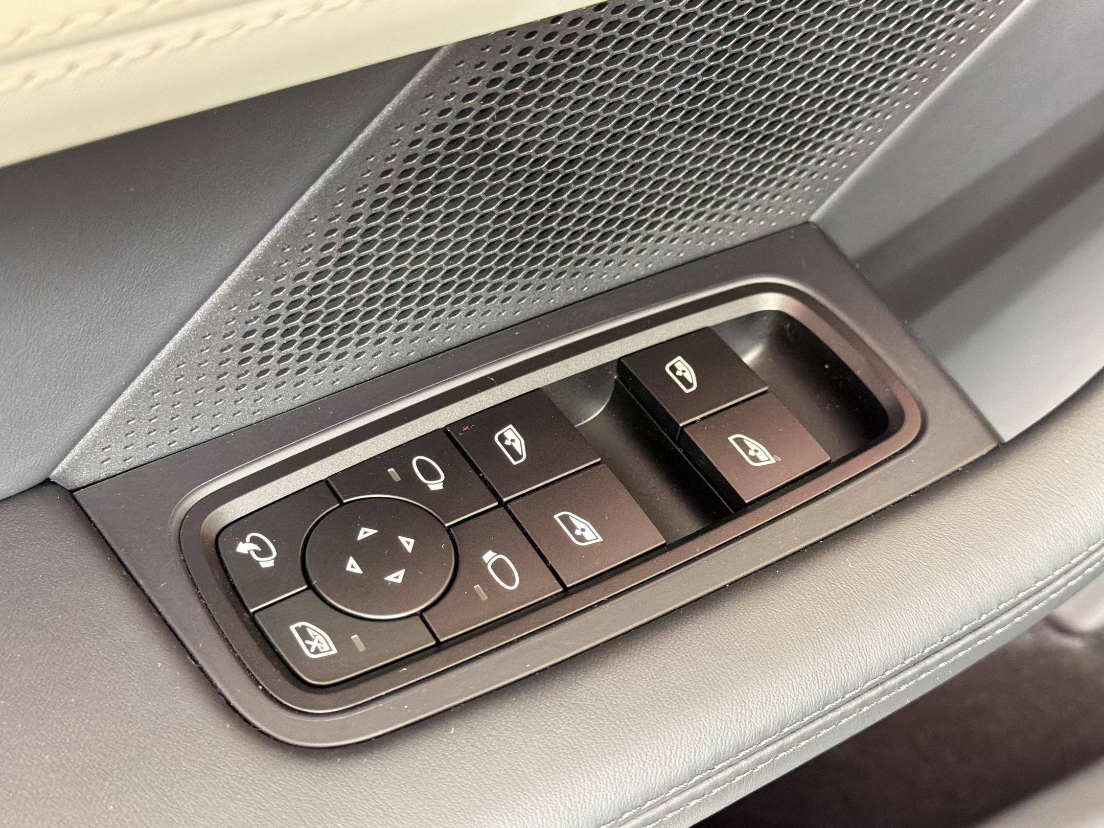 New 2026 Porsche Taycan AWD/4WD image 22