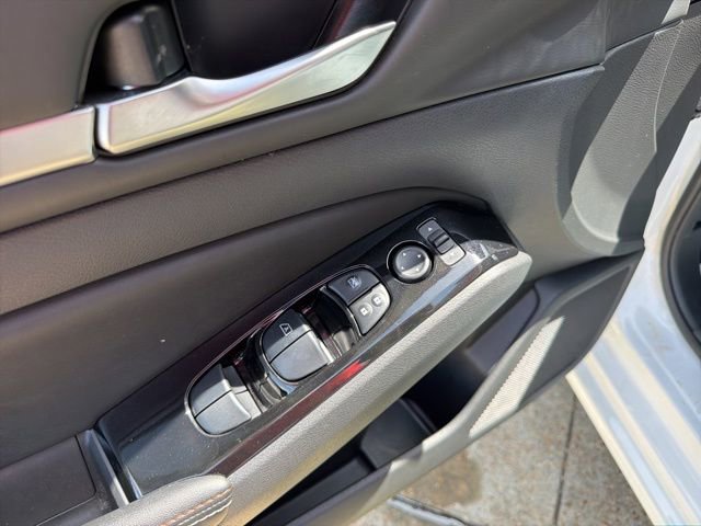 Used 2024 Nissan Altima 2.5 SR w/ SR Premium Package FWD image 11