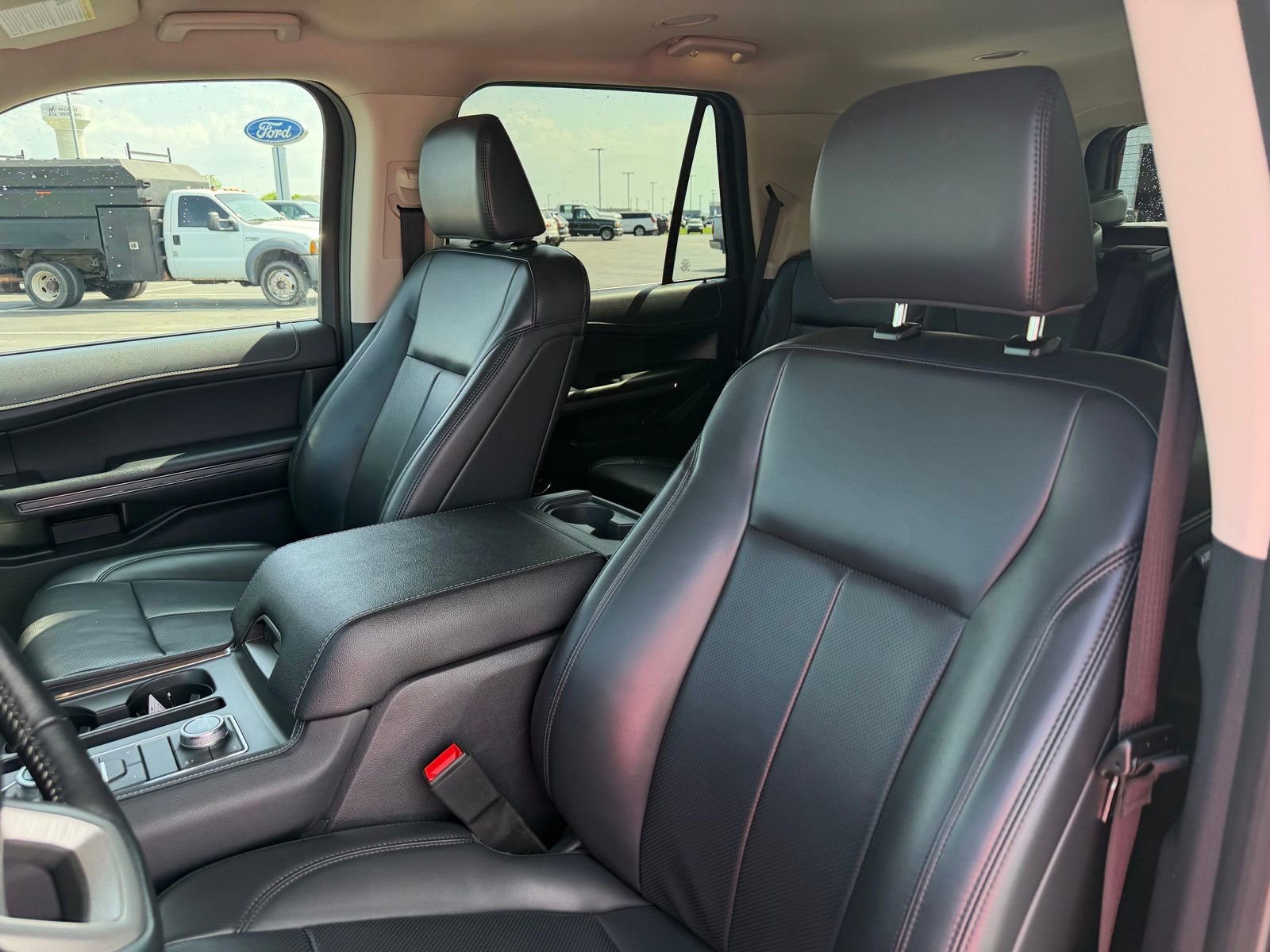 Used 2024 Ford Expedition XLT AWD/4WD image 14