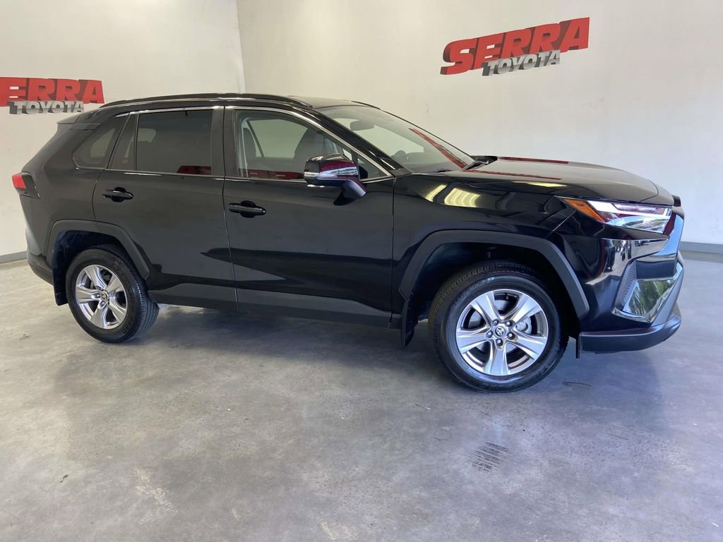 Used 2025 Toyota RAV4 XLE FWD image 2