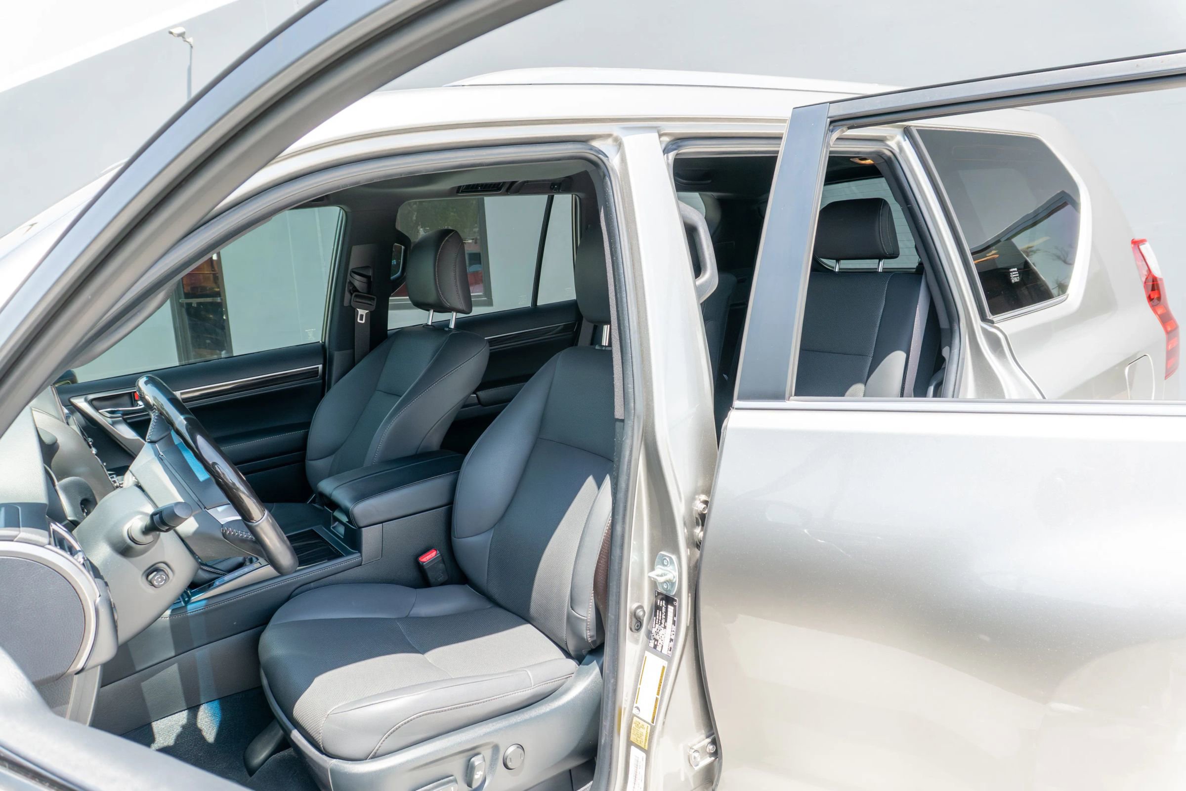 Used 2022 Lexus GX 460 Premium w/ Accessory Package AWD/4WD image 12