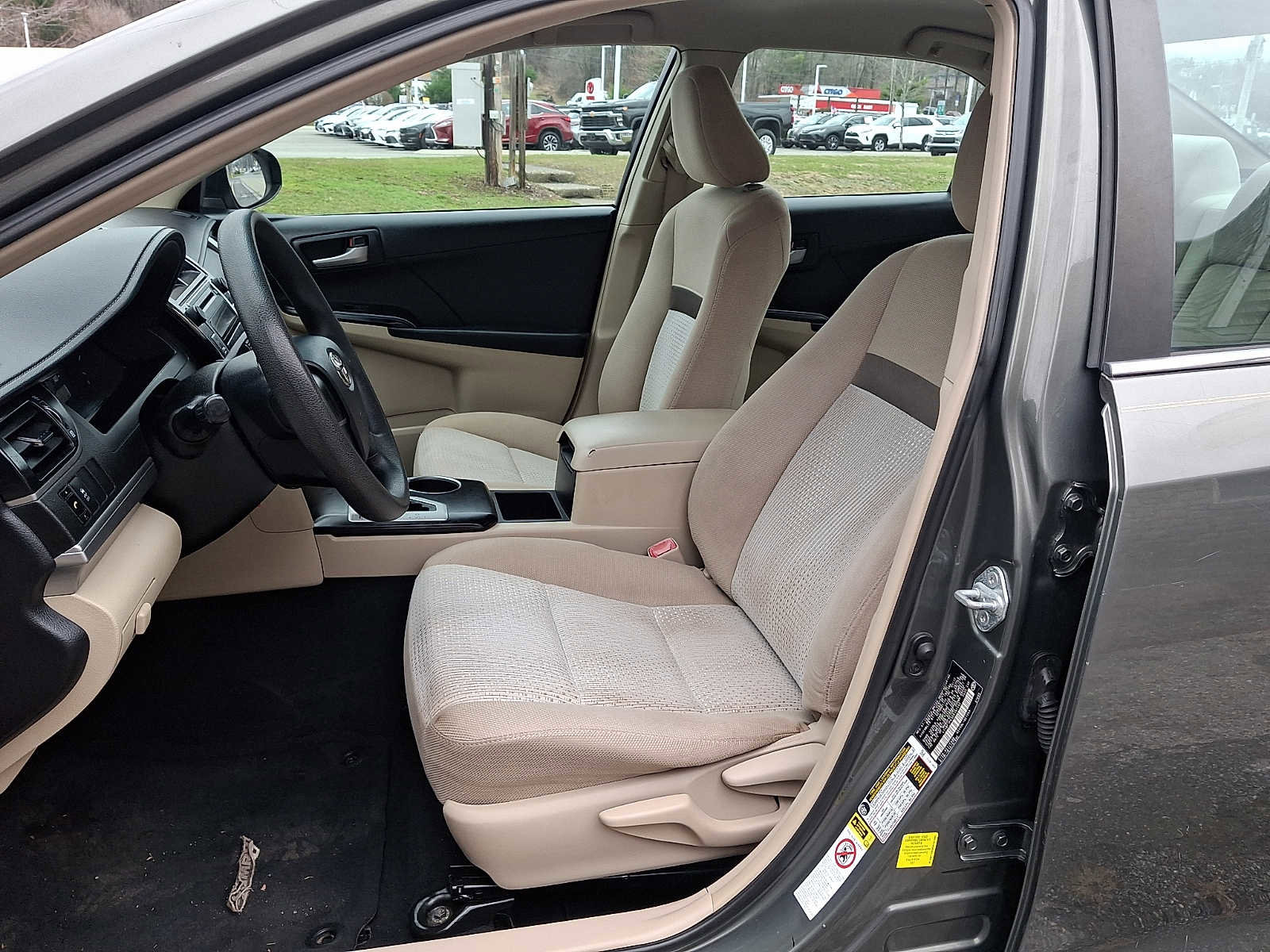 Used 2012 Toyota Camry L image 15