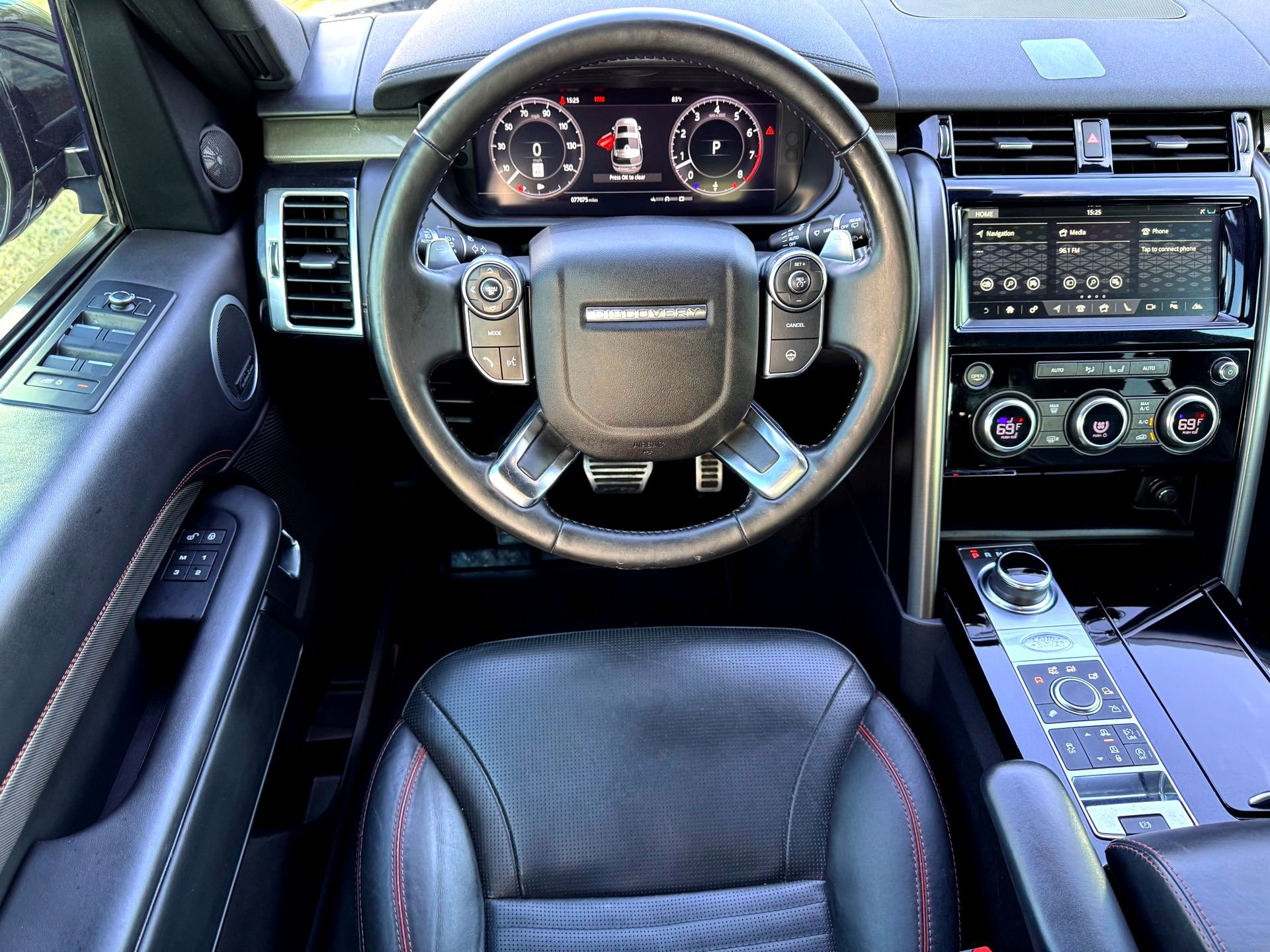 Used 2018 Land Rover Discovery HSE image 28