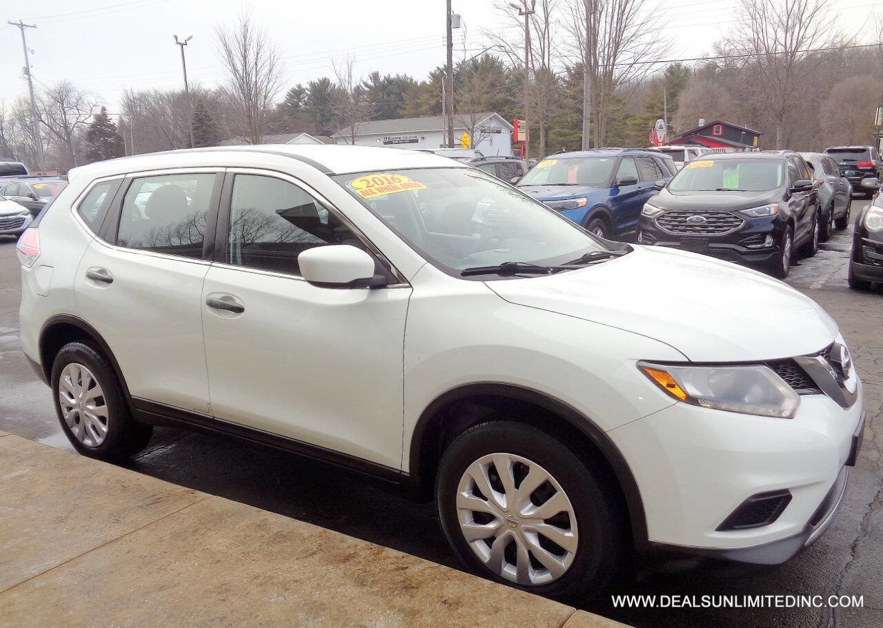 Used 2016 Nissan Rogue S image 2