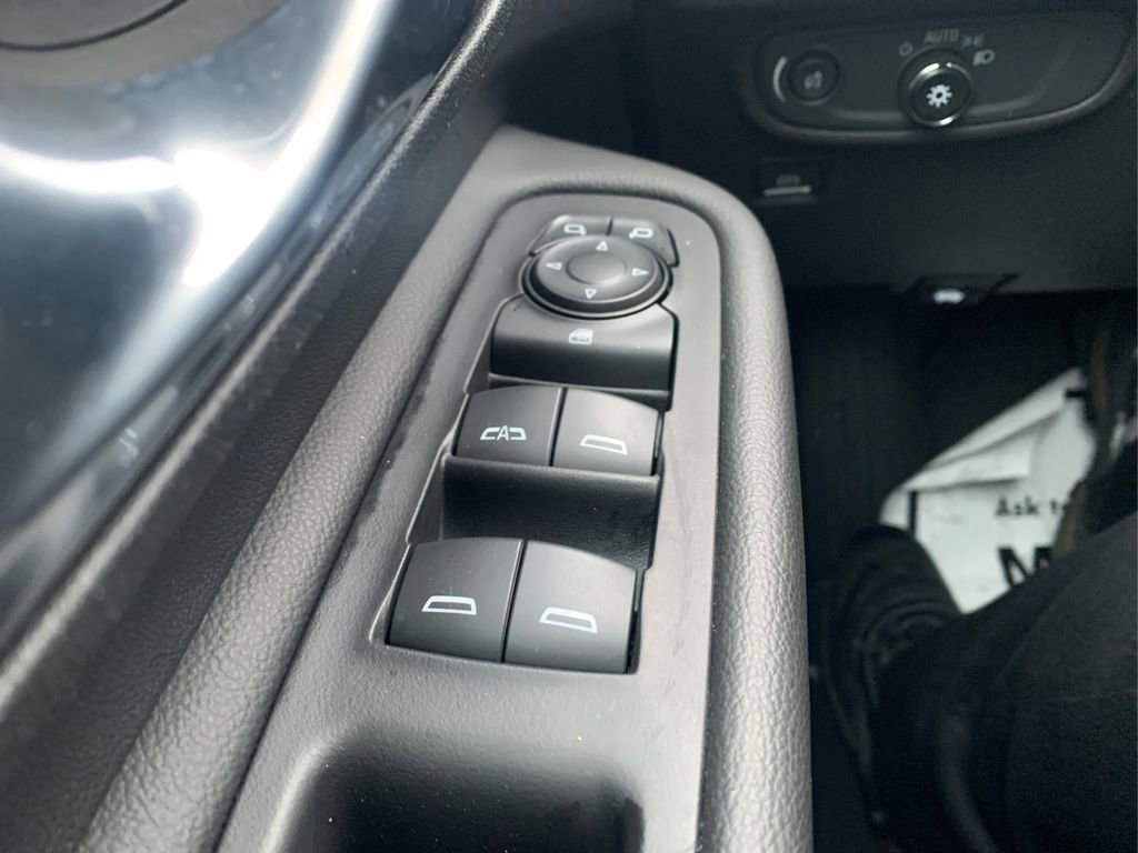 Used 2023 GMC Terrain SLE w/ Driver Convenience Package image 32