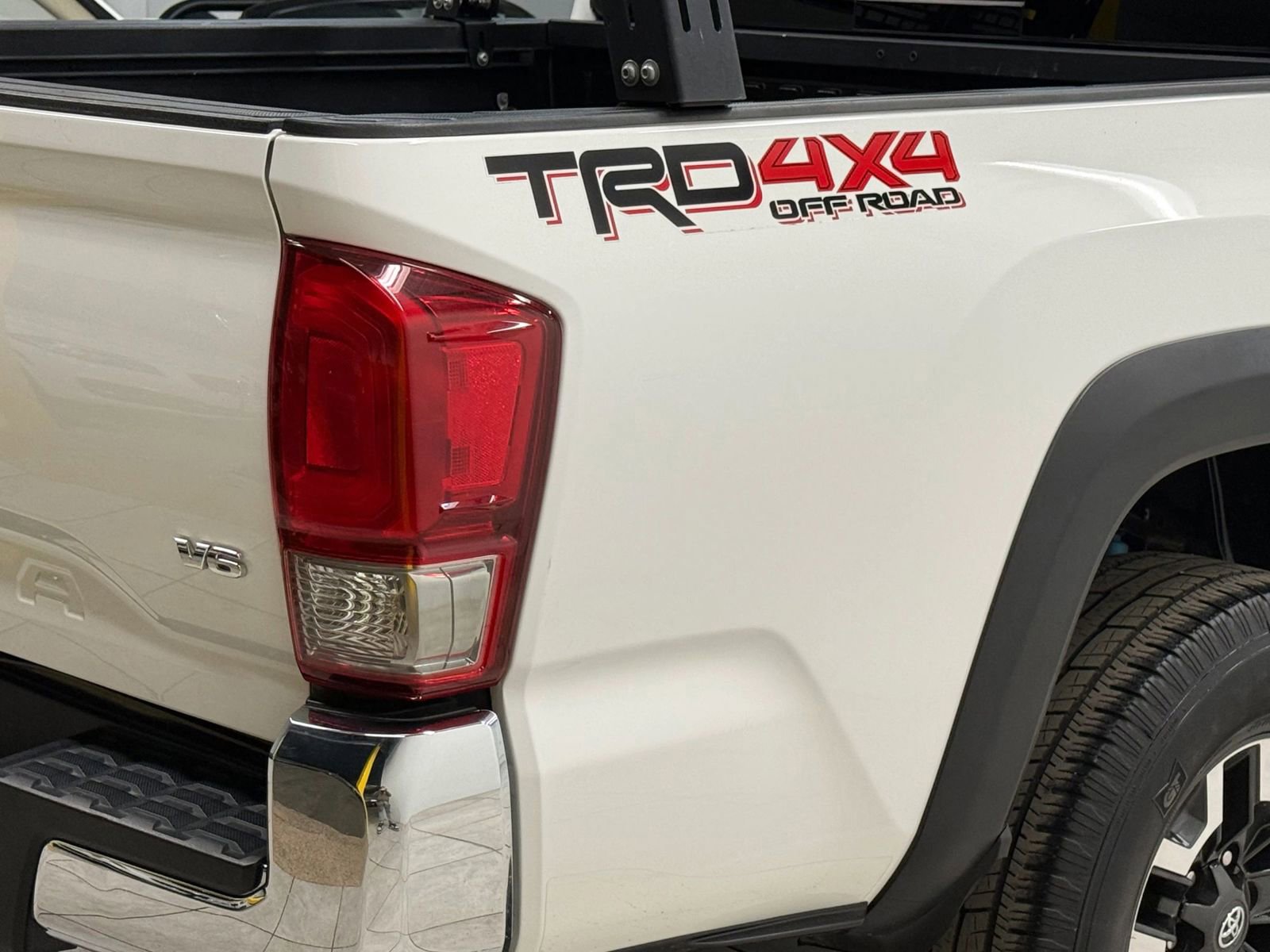 Used 2017 Toyota Tacoma TRD Off-Road w/ Tow Package (A/T) image 10
