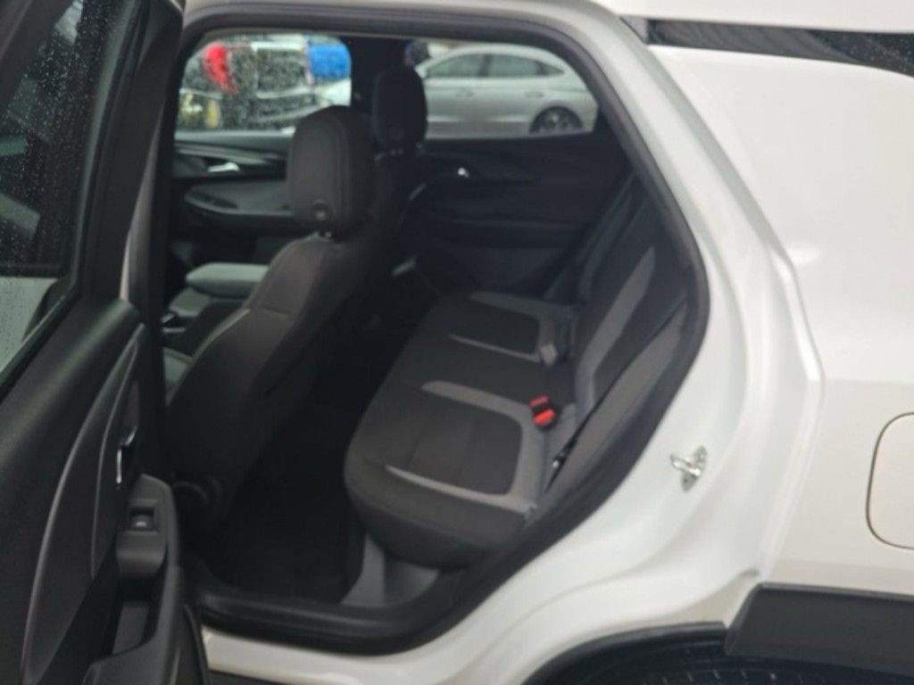 Used 2025 Chevrolet TrailBlazer LT AWD/4WD image 9