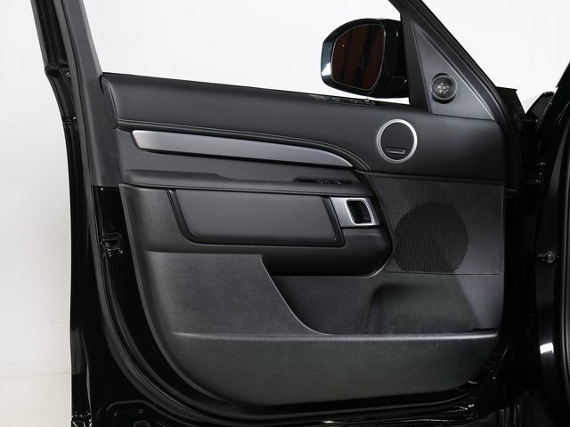 Certified 2025 Land Rover Discovery Dynamic SE AWD/4WD image 26