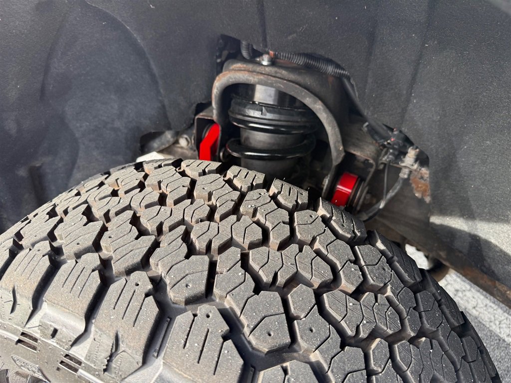 Used 2018 Chevrolet Silverado 1500 LTZ Z71 w/ Redline Edition AWD/4WD image 13