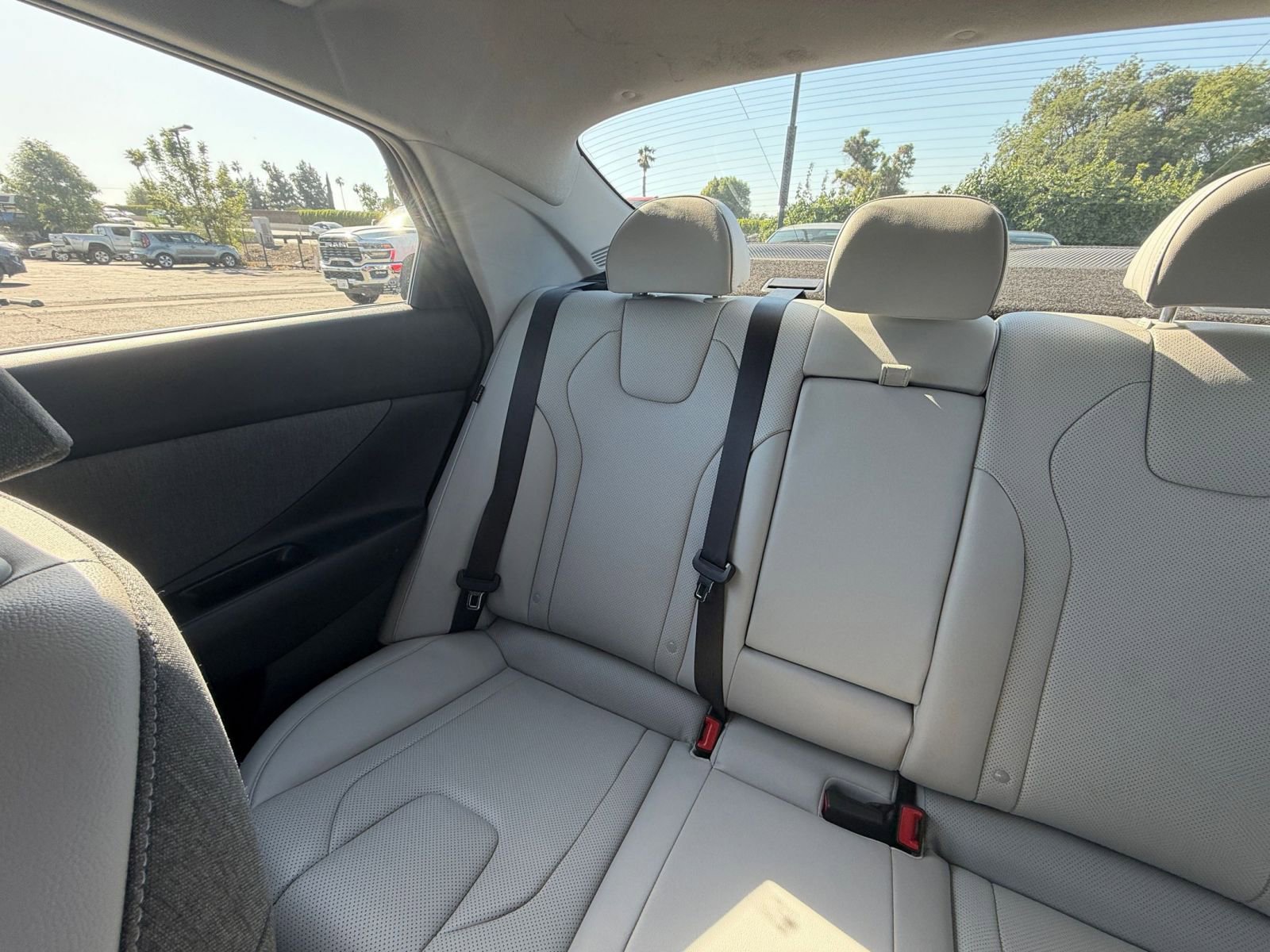 Used 2025 Hyundai Elantra Limited image 40