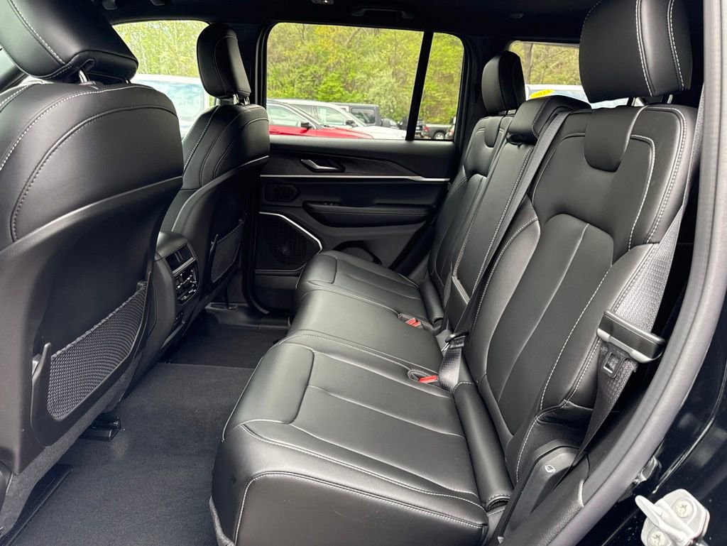 Used 2026 Jeep Grand Cherokee Limited AWD/4WD image 13