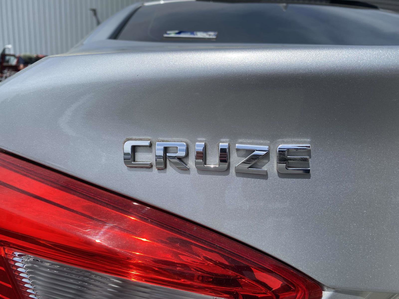 Used 2017 Chevrolet Cruze LT FWD image 10
