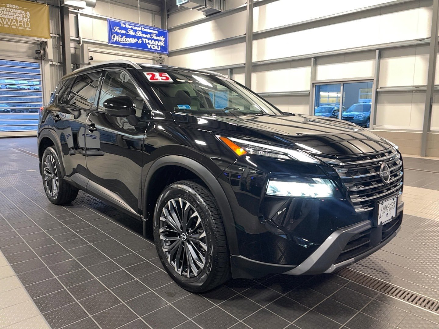 Used 2025 Nissan Rogue SL w/ Tech Package image 1
