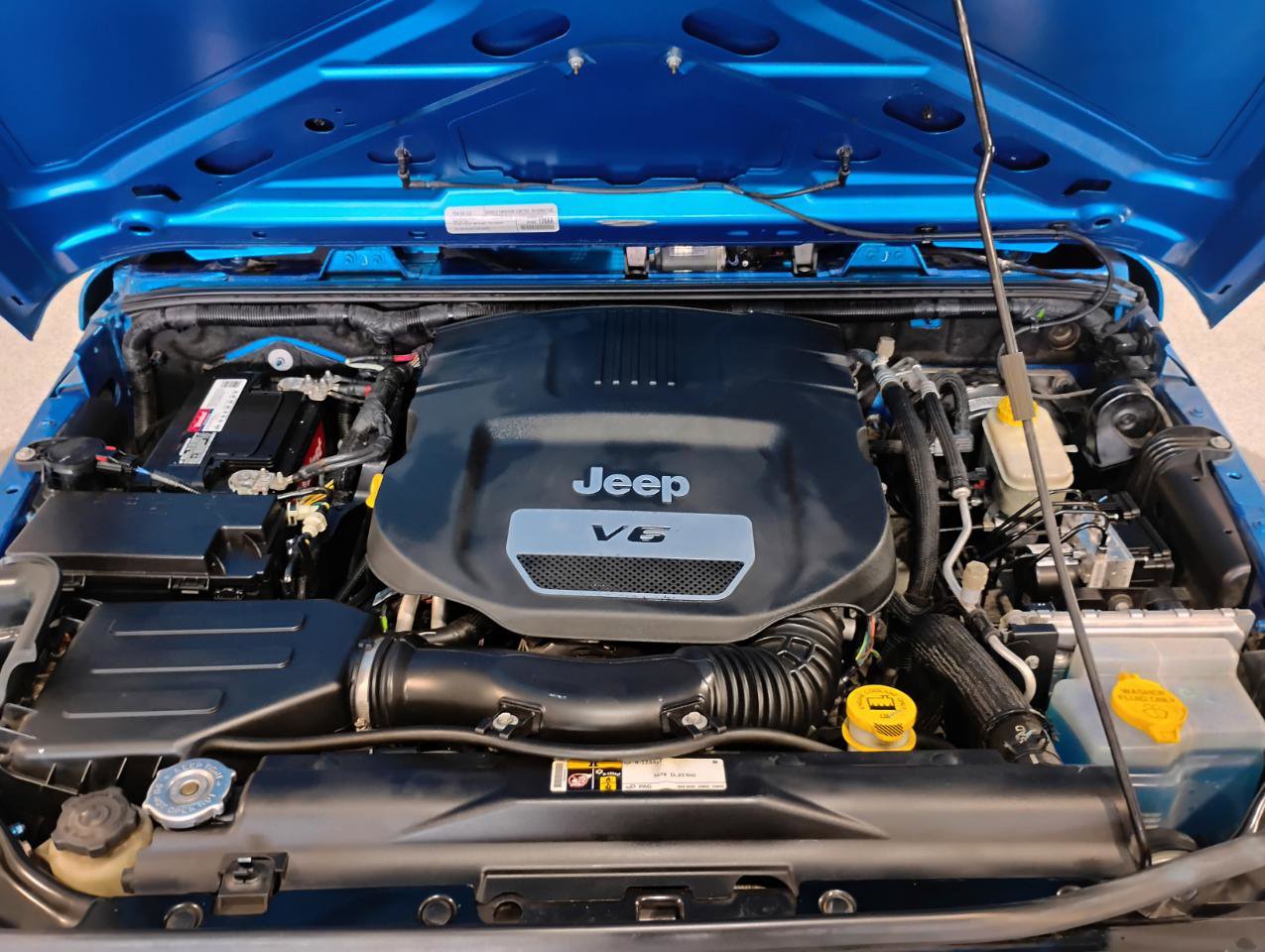 Used 2015 Jeep Wrangler Sport image 76