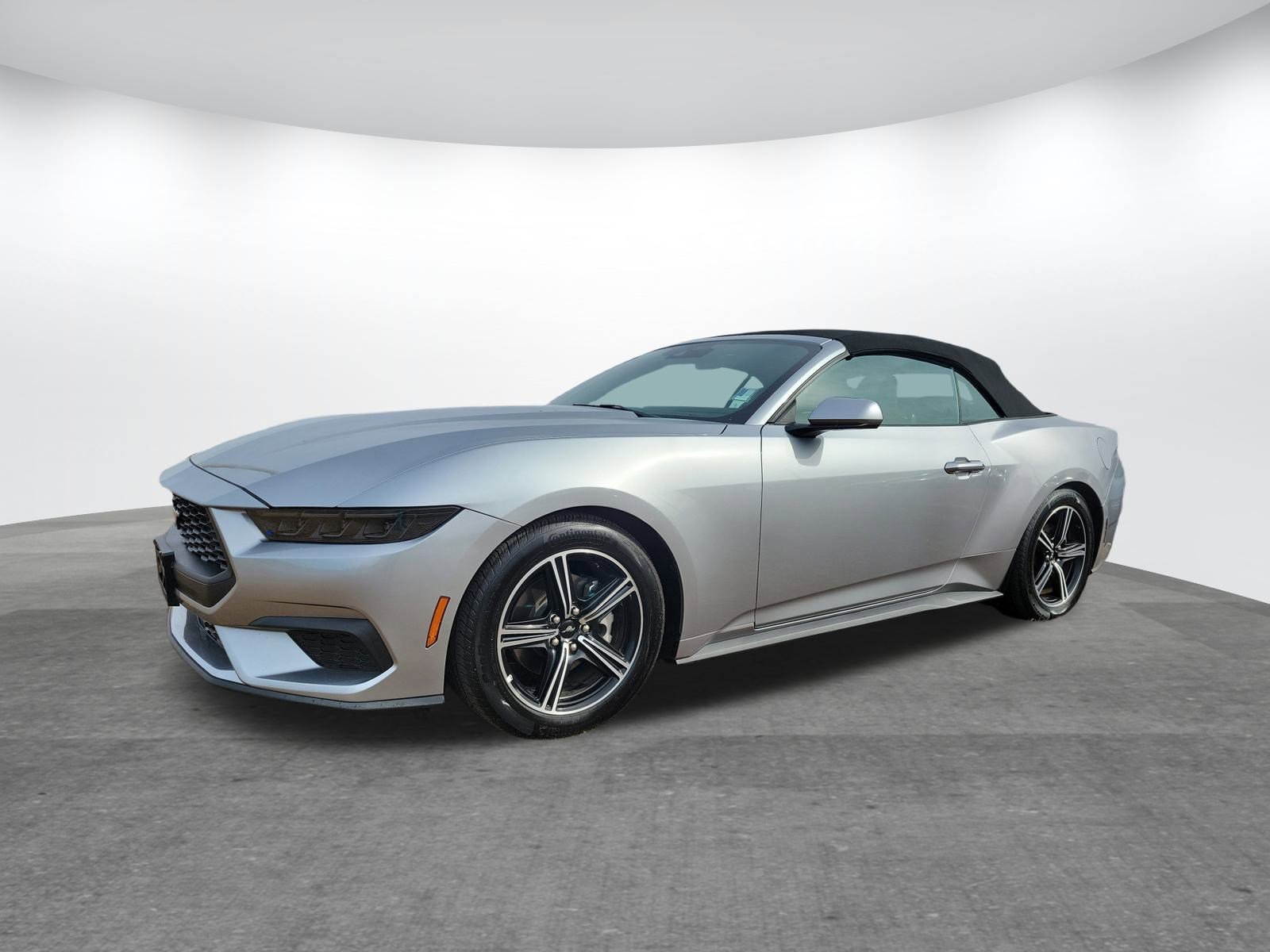 Used 2025 Ford Mustang Premium image 3