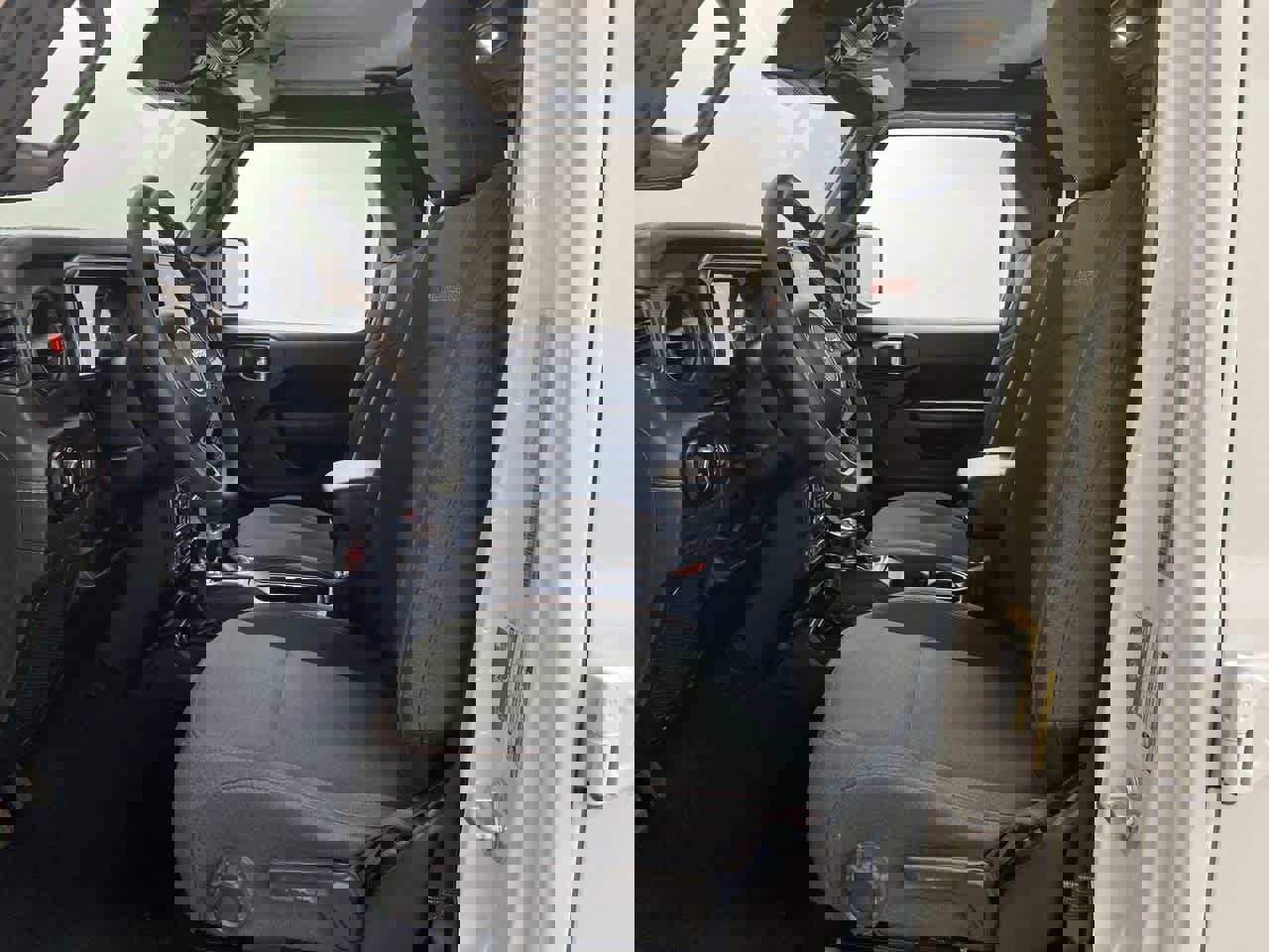 Used 2025 Jeep Wrangler Unlimited Rubicon image 14