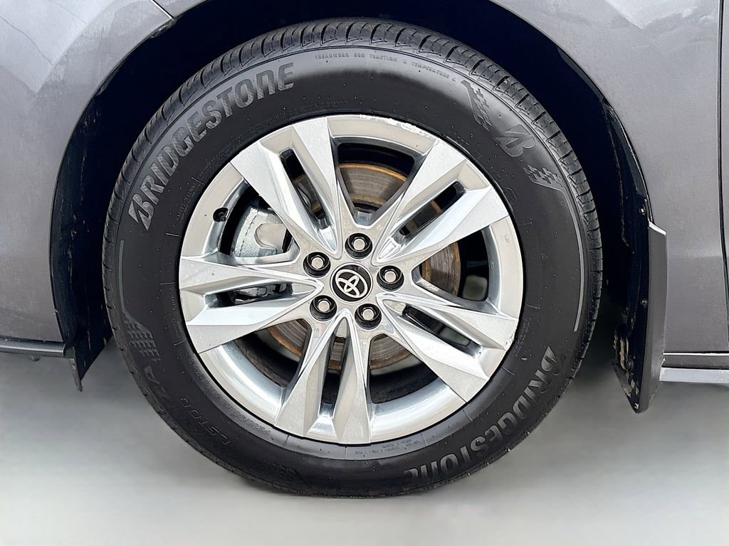 Used 2025 Toyota Sienna Limited image 34