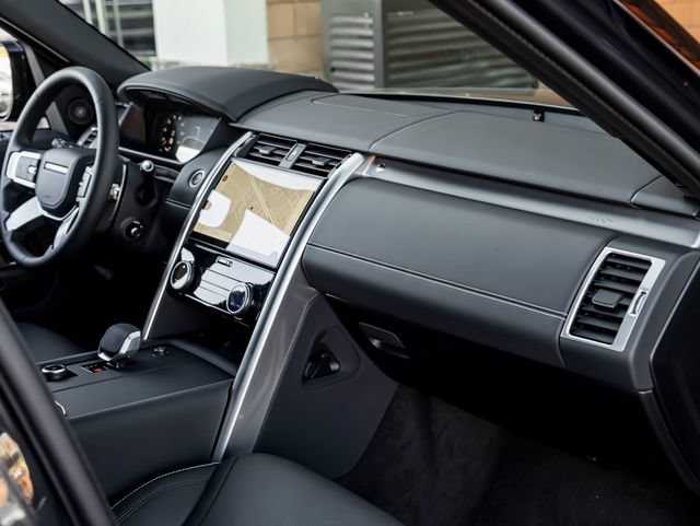 New 2026 Land Rover Discovery Limited Edition AWD/4WD image 37