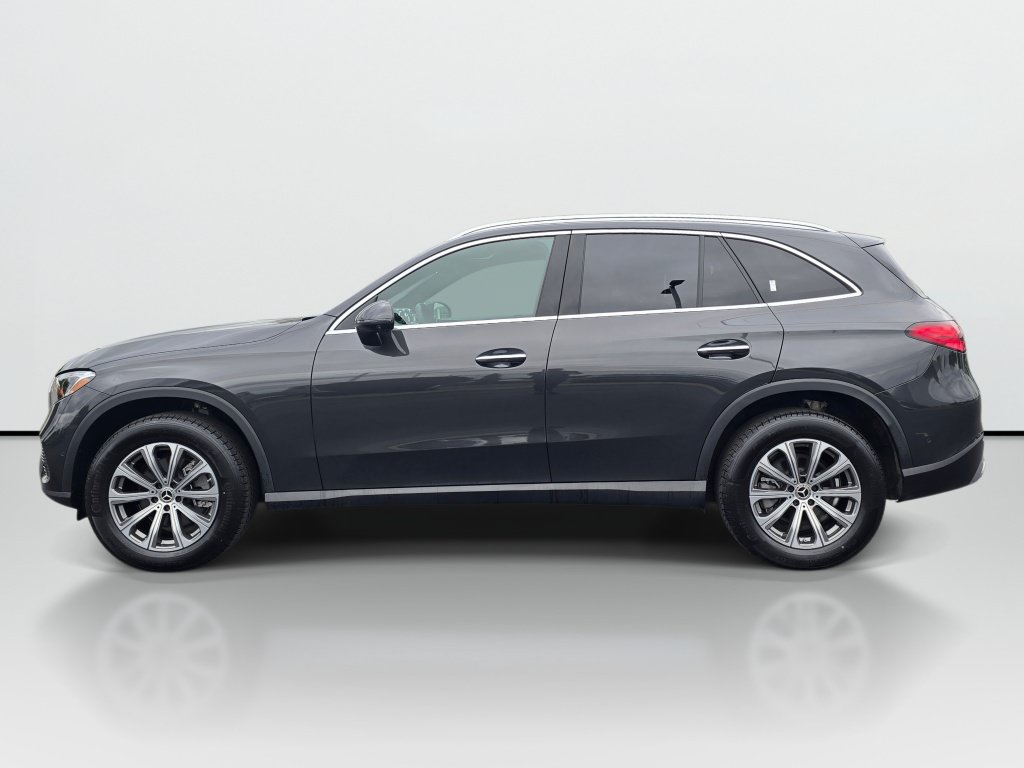 Used 2025 Mercedes-Benz GLC 300 4MATIC image 2