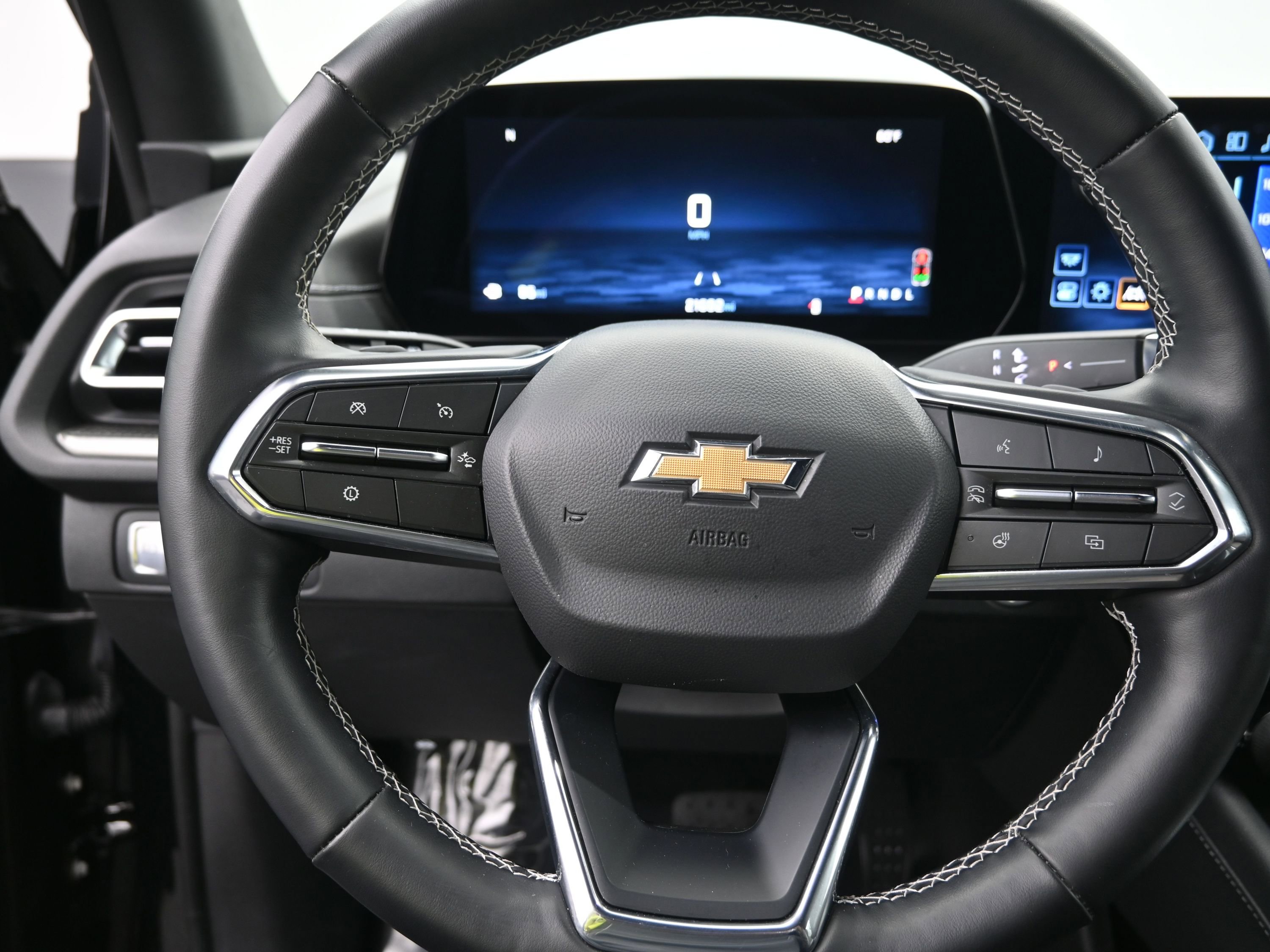 Used 2025 Chevrolet Traverse LT image 22