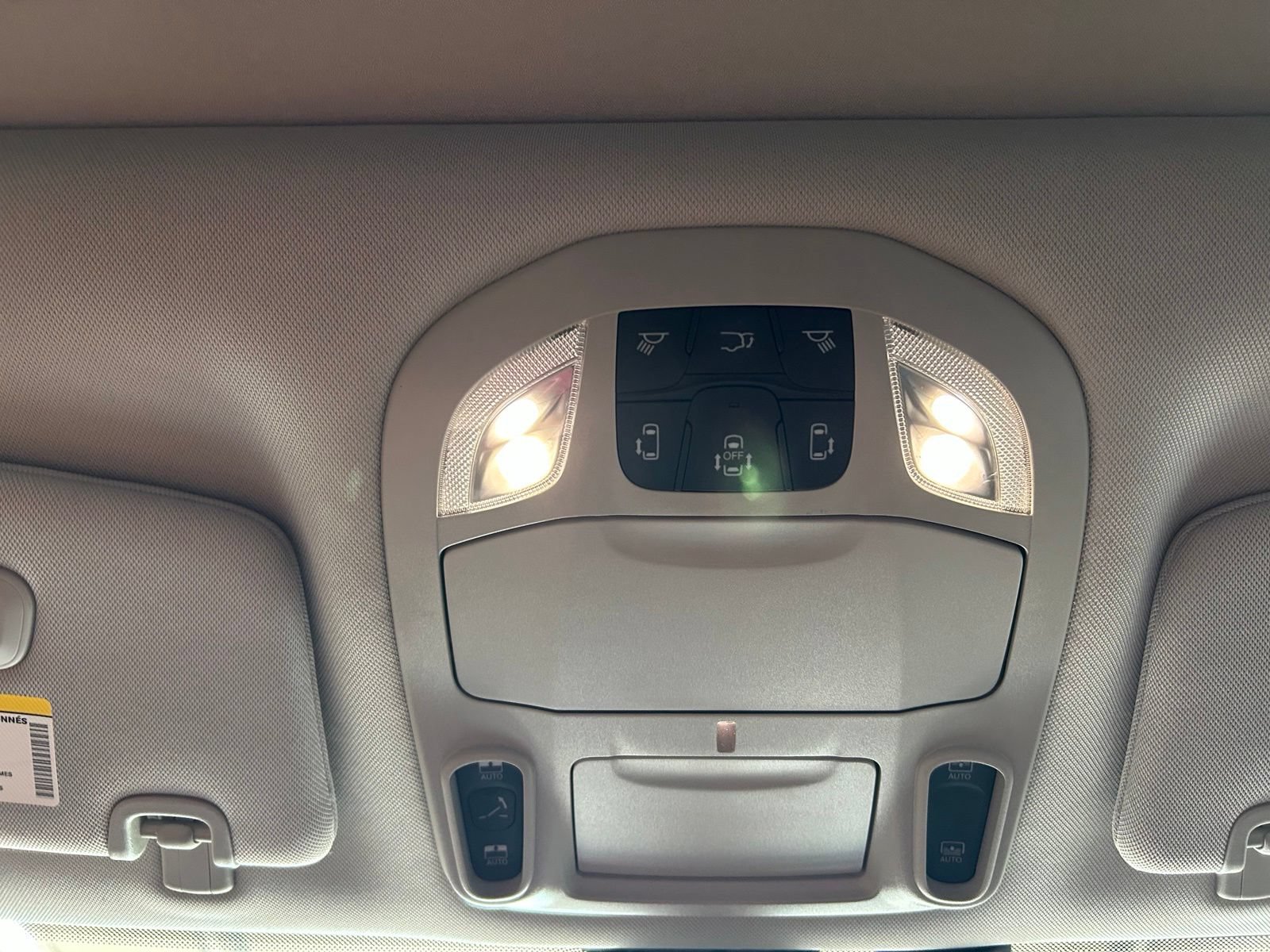 Used 2020 Chrysler Pacifica Limited FWD image 21