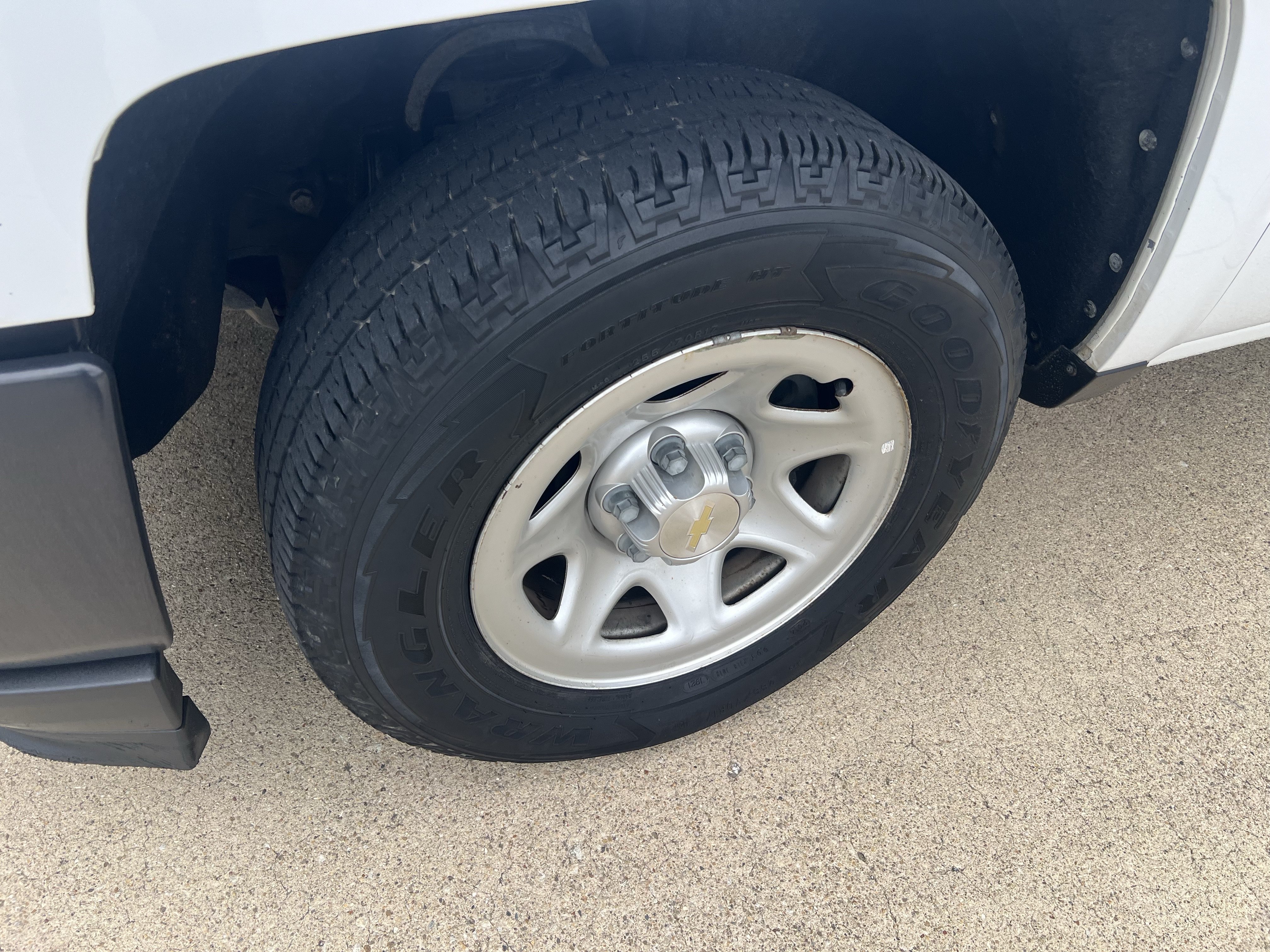 Used 2018 Chevrolet Silverado 1500 W/T RWD image 2
