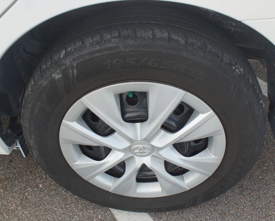 Used 2017 Toyota Corolla L FWD image 18