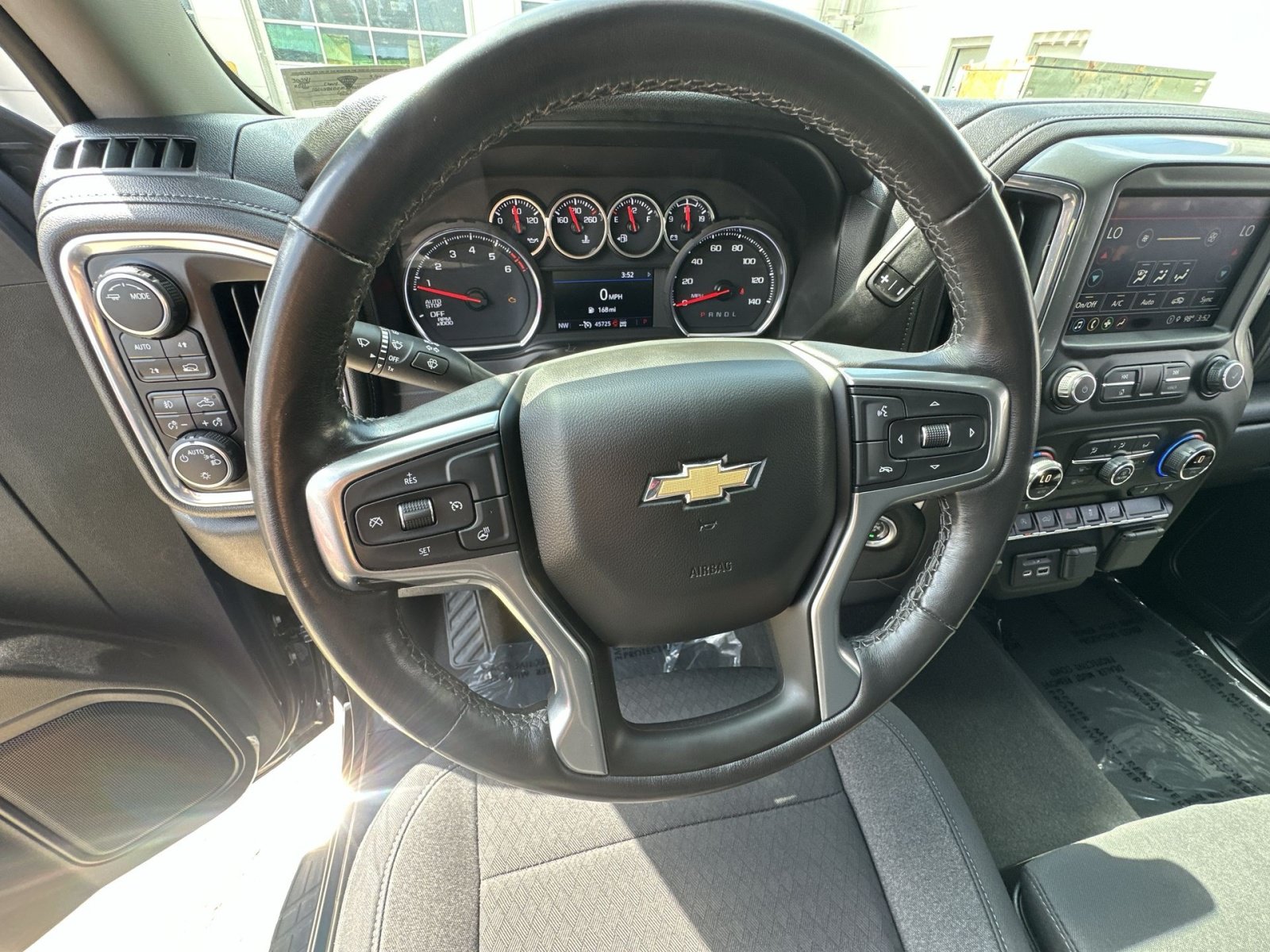Used 2021 Chevrolet Silverado 1500 LT w/ Convenience Package II AWD/4WD image 24