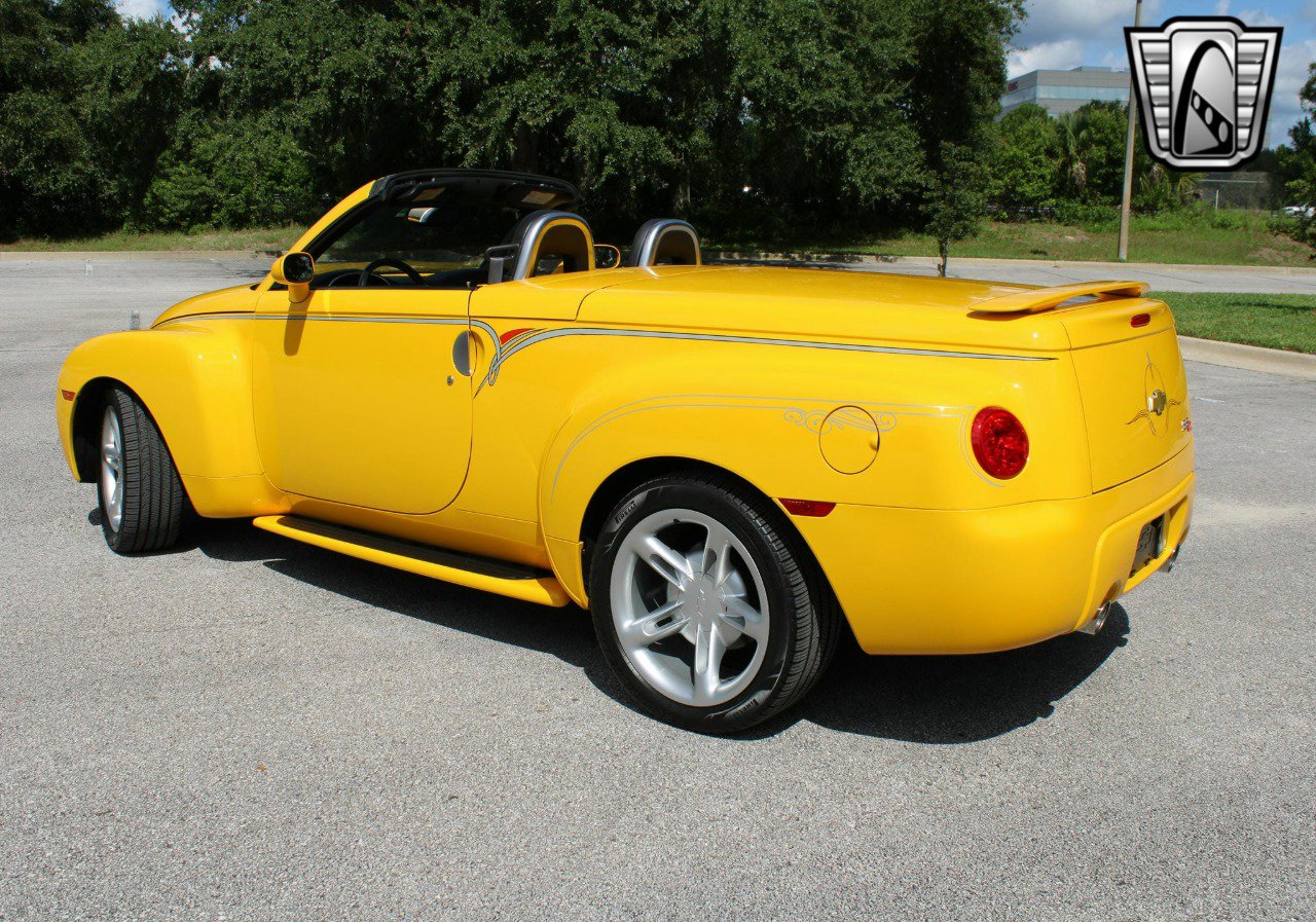 Used 2005 Chevrolet SSR w/ Preferred Equipment Group image 7