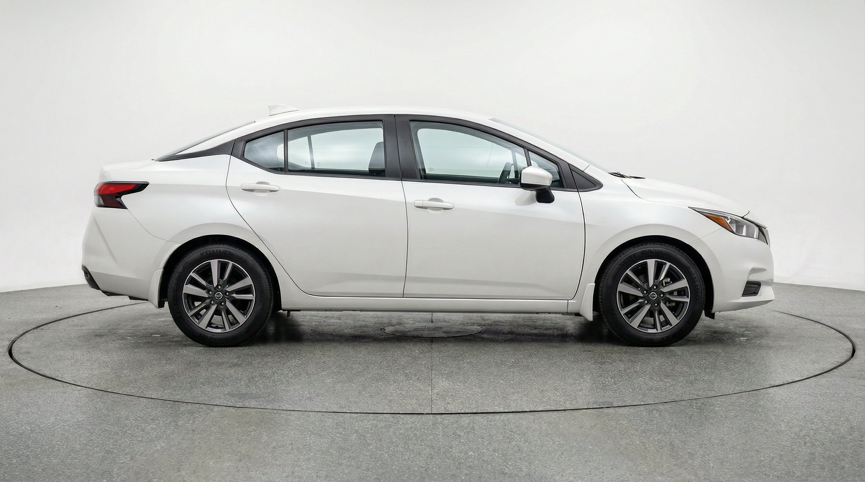 Used 2025 Nissan Versa SV FWD image 11