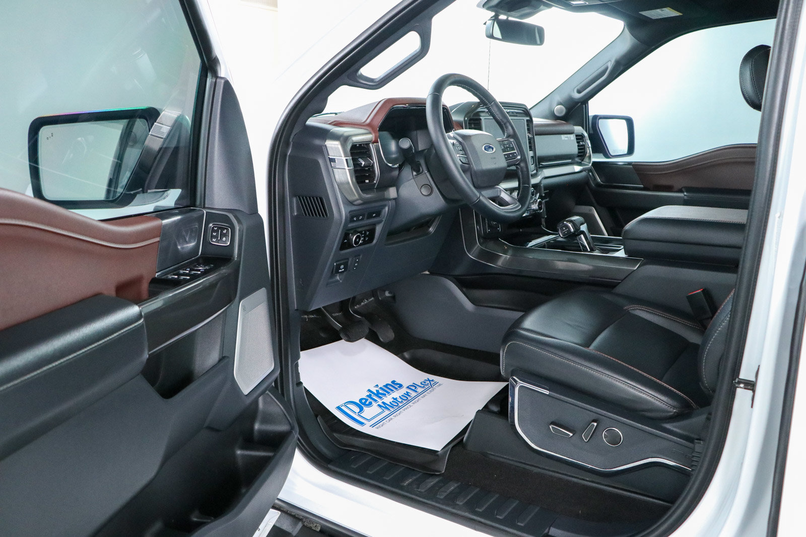 Used 2023 Ford F150 Lariat w/ Equipment Group 502A High AWD/4WD image 4