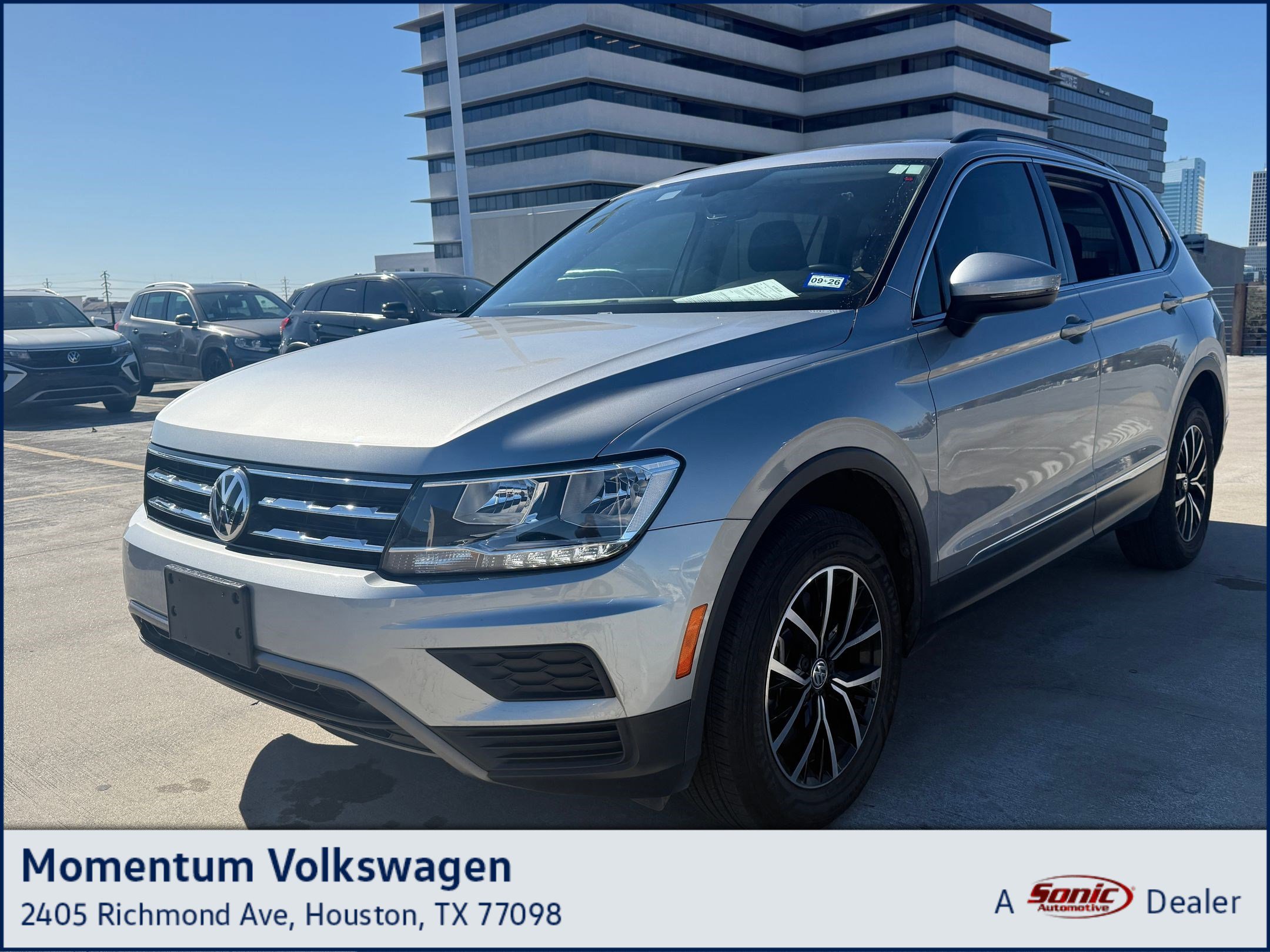 Used 2021 Volkswagen Tiguan SE image 1