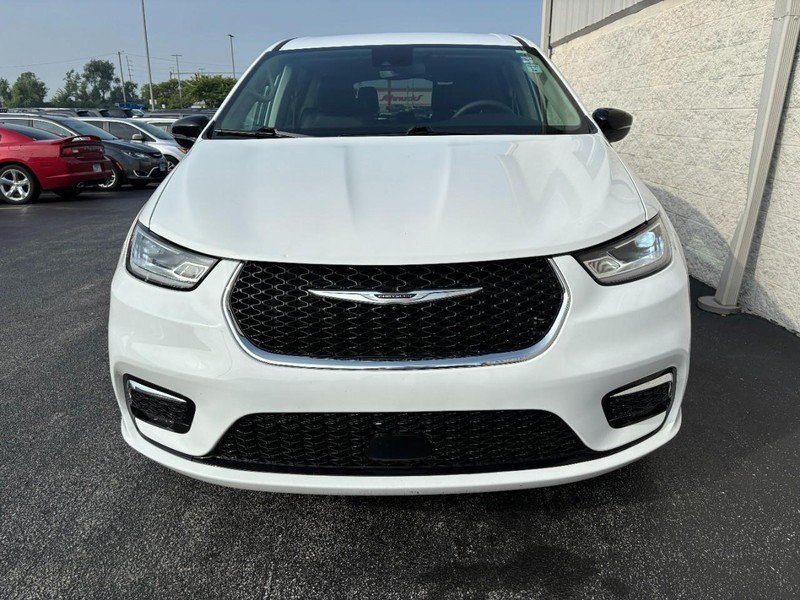 Used 2024 Chrysler Pacifica Touring-L FWD image 11
