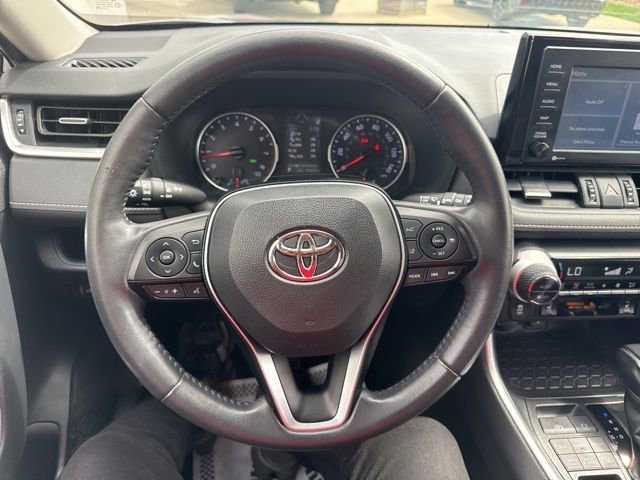 Used 2020 Toyota RAV4 XLE Premium image 14