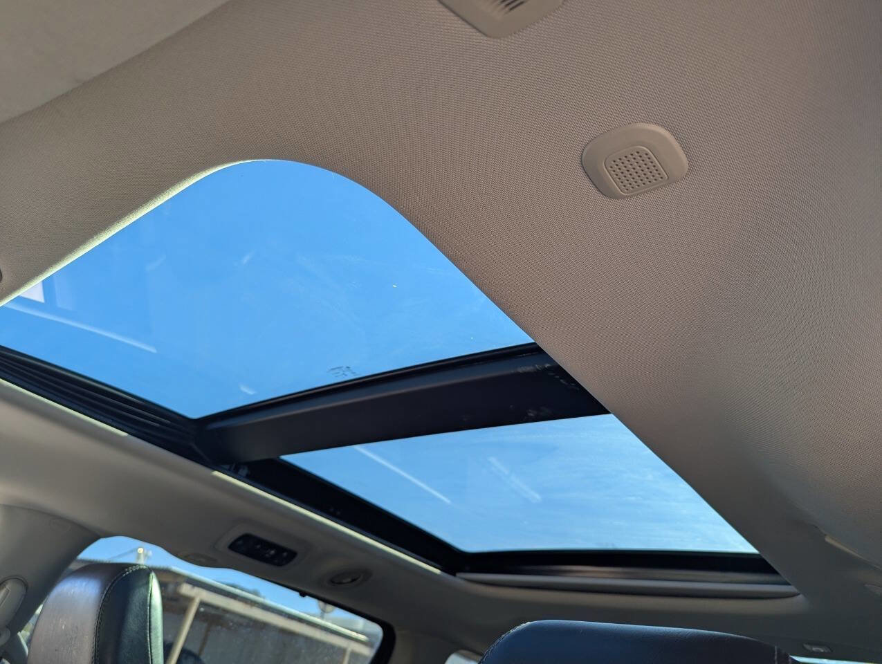 Used 2018 Chrysler Pacifica Limited image 35