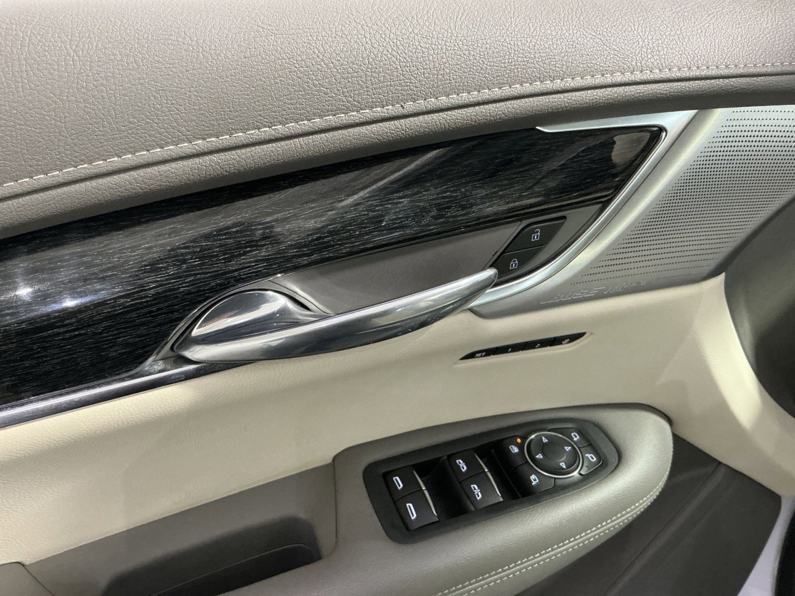 Used 2023 Cadillac XT6 Premium Luxury image 23