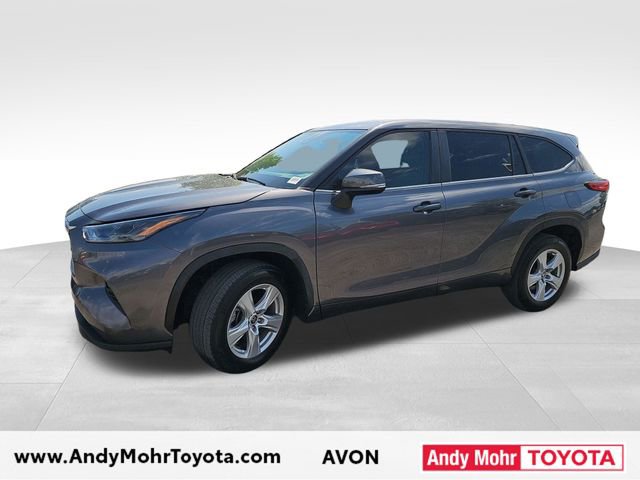 Used 2023 Toyota Highlander LE FWD image 4