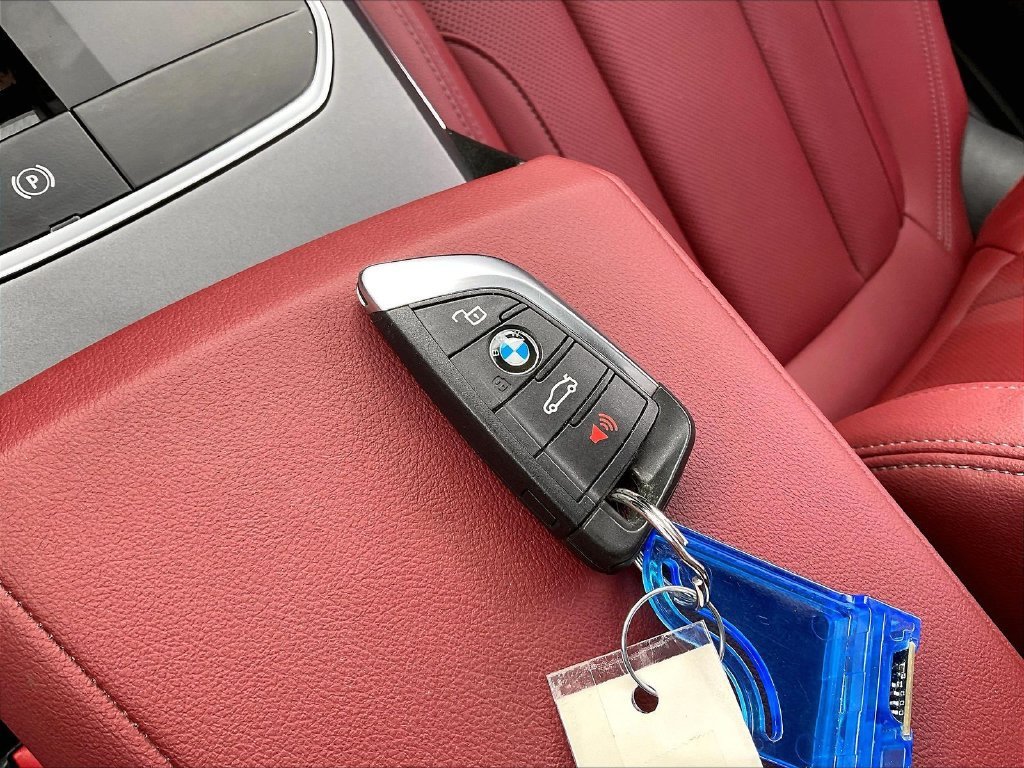 Used 2025 BMW 230i Coupe w/ Convenience Package RWD image 28