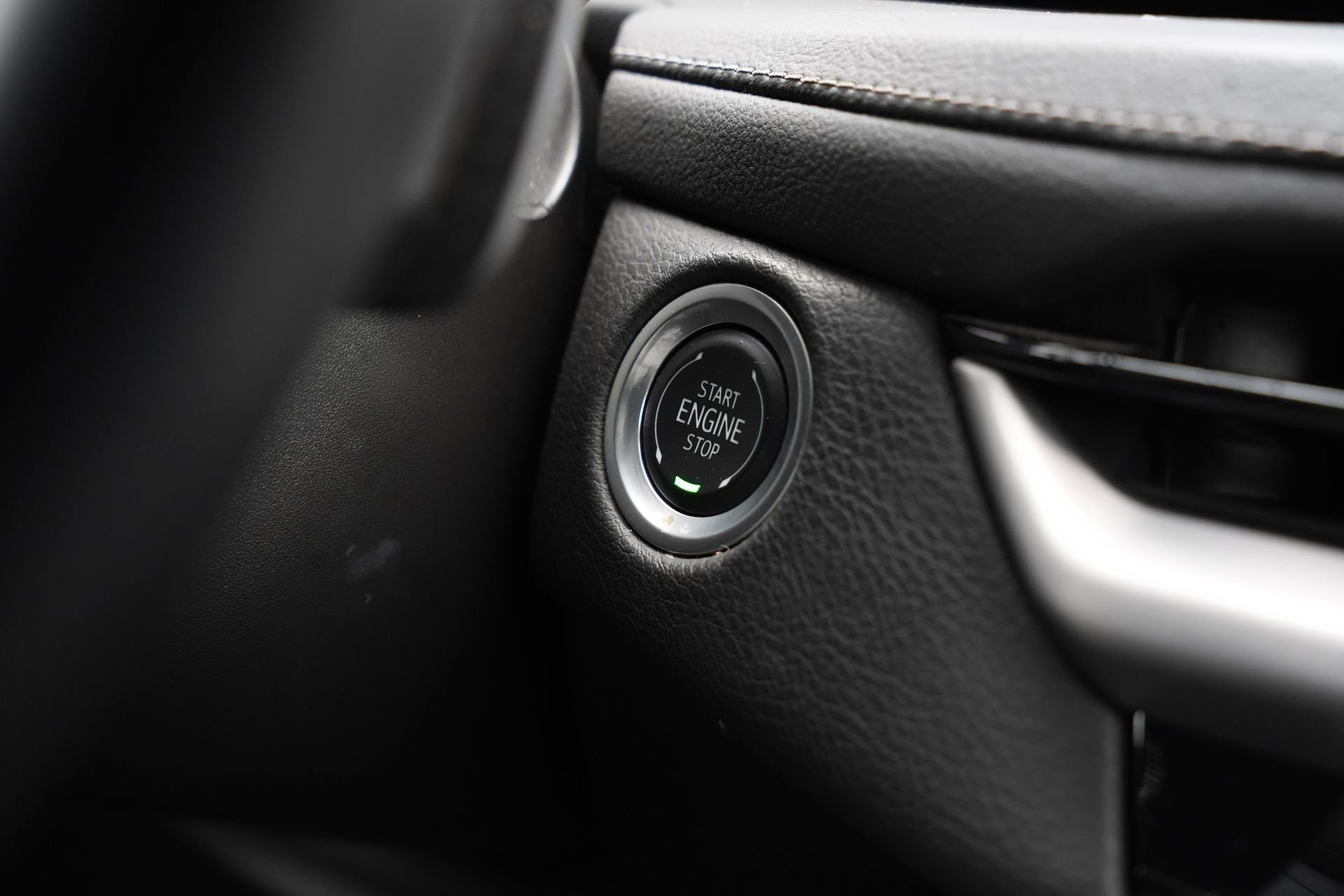 Certified 2025 Cadillac XT4 Premium Luxury image 15